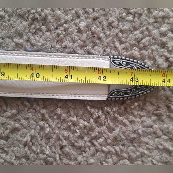 Vince Camuto Wester Buckle Vanilla Belt 44" - Picture 10 of 10